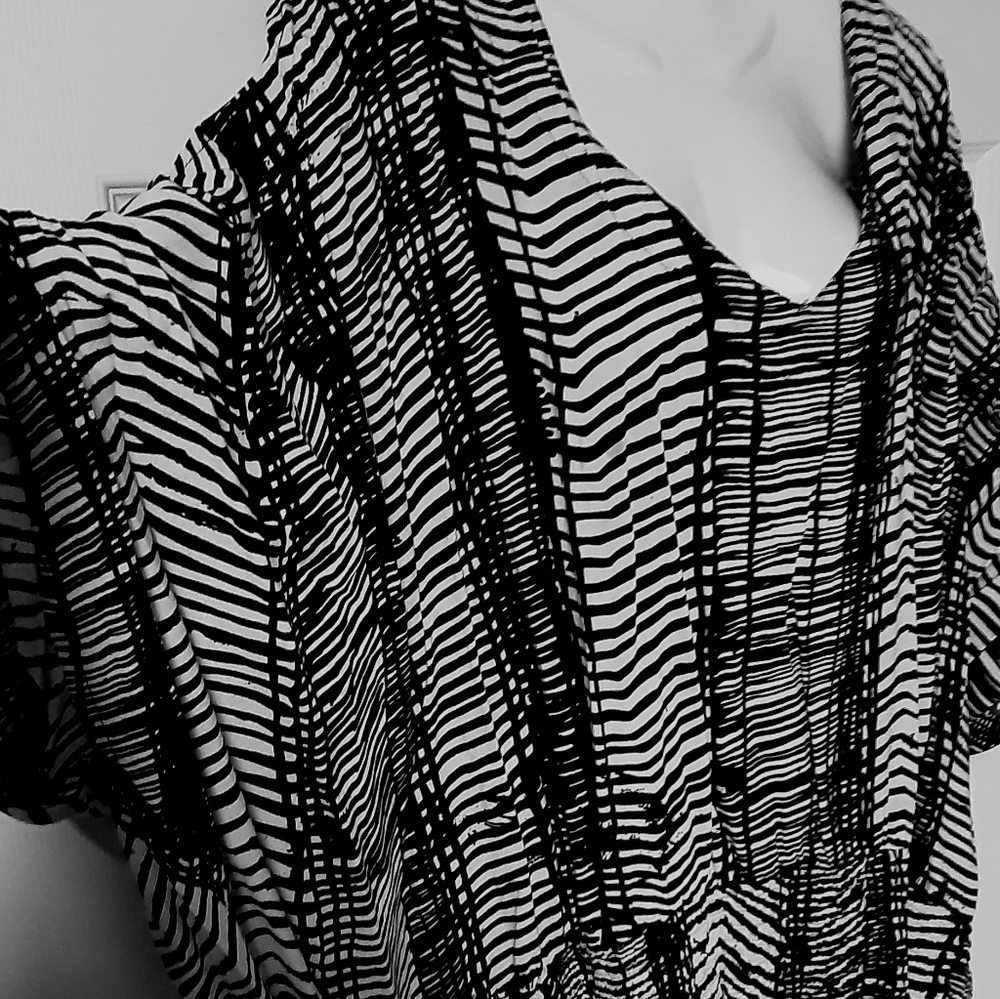 I.Q. & Co. Top Size 3X Stripe Cold Shoulder Dolman EUC - Picture 9 of 13